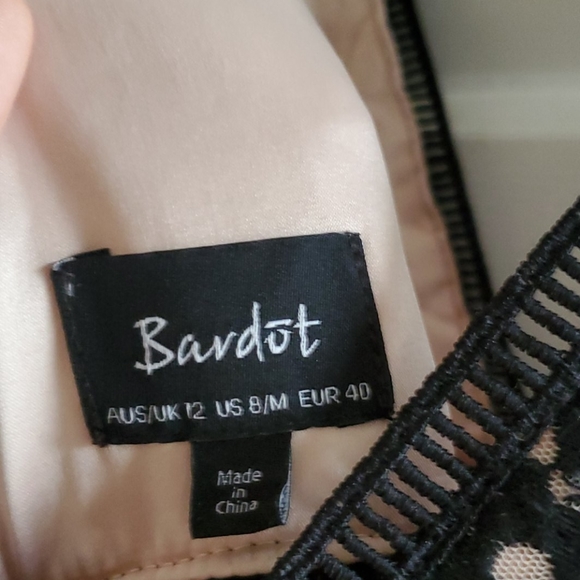 Bardot Lace Dress - Picture 5 of 5